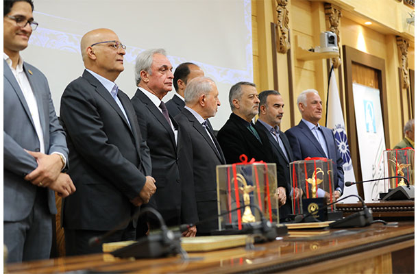 تجلیل از شاهین فاطمی در جشنوراه ملی تلاشگران کیفیت تجلیل از شاهین فاطمی در جشنوراه ملی تلاشگران کیفیت