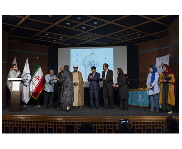 درسا همراه با جشنوراه نقش تن پوش درسا همراه با جشنوراه نقش تن پوش