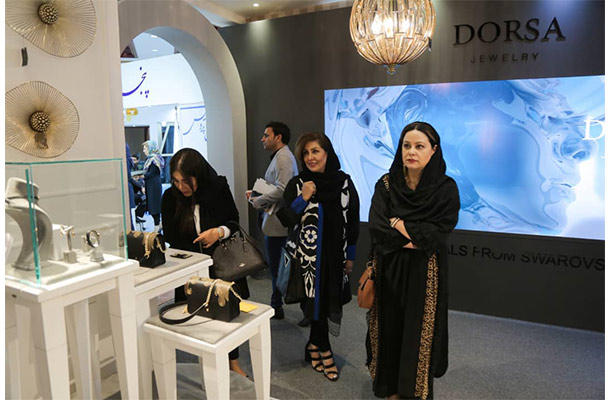 هتل پارس میزبان گروه چرم درسا هتل پارس میزبان گروه چرم درسا